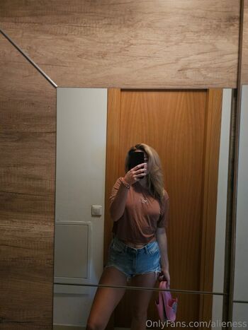 Full leaked Alieness private onlyfans photo