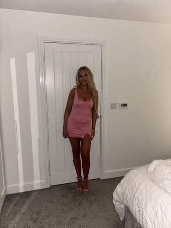 Full leaked Laura private onlyfans photo