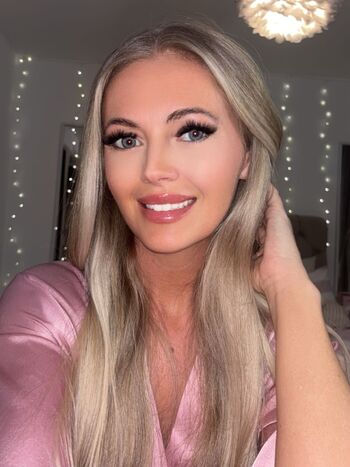 Full leaked Laura private onlyfans photo